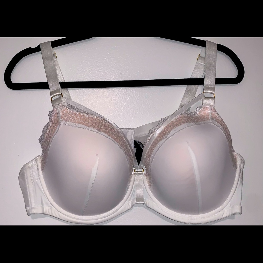 LIKE NEW Adore Me Bra 42D Marca Contour Plus with Straps/Harness detail